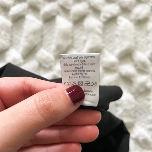 Men’s Lululemon Metal Vent Tech Polo in Black with New York Yankees Logo - Picture 4 of 6